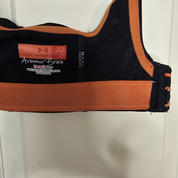 32D Under Armour Sports Bra - Picture 3 of 3